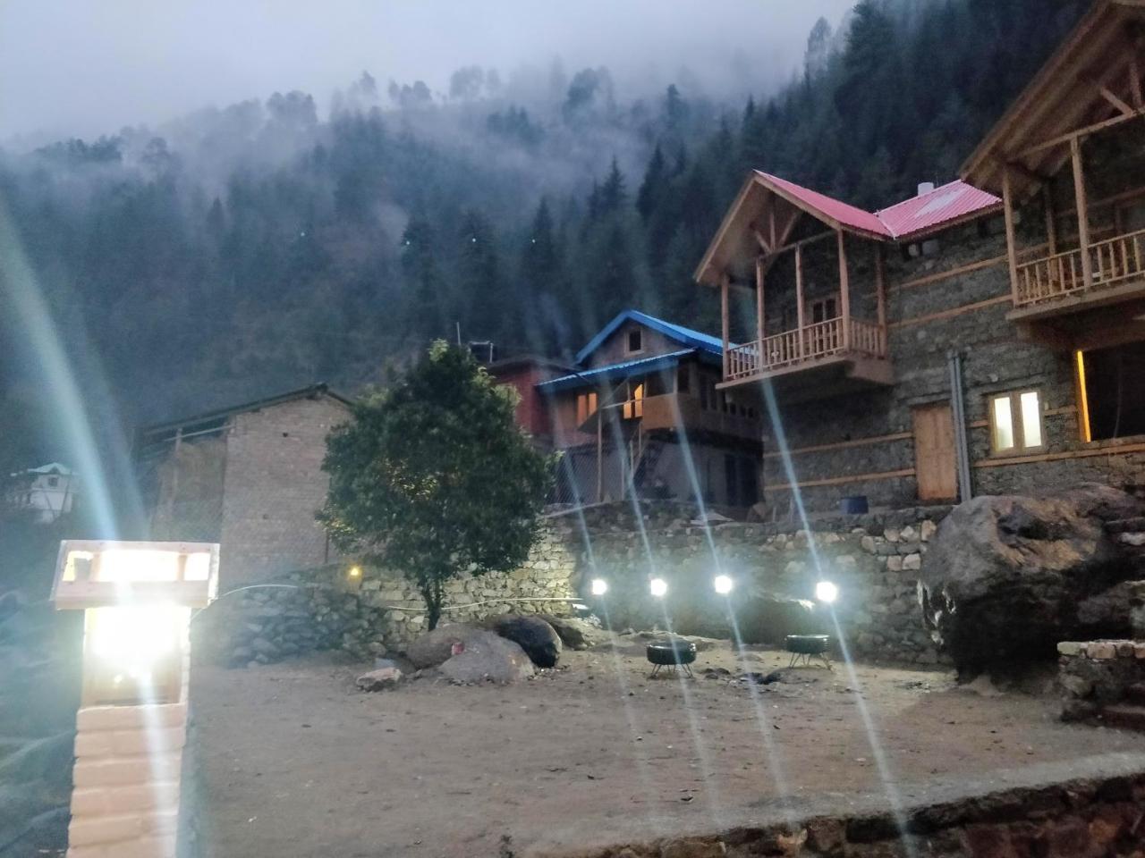 Banjār Offbeat Abodes - Tirthan Valley מראה חיצוני תמונה